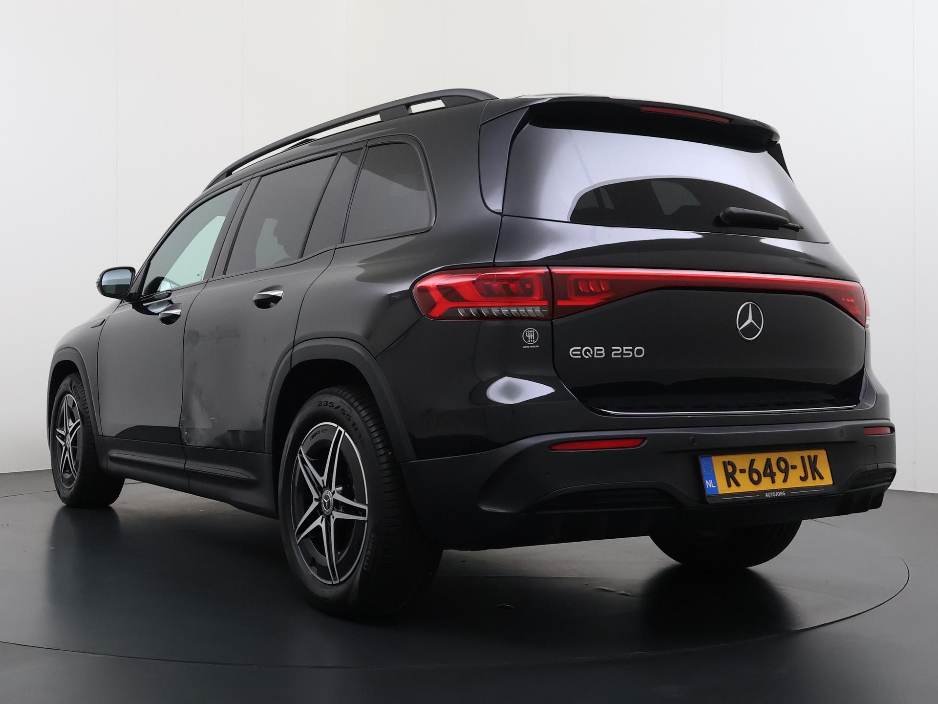 Mercedes-Benz EQB 250 AMG Line 67 kWh 1