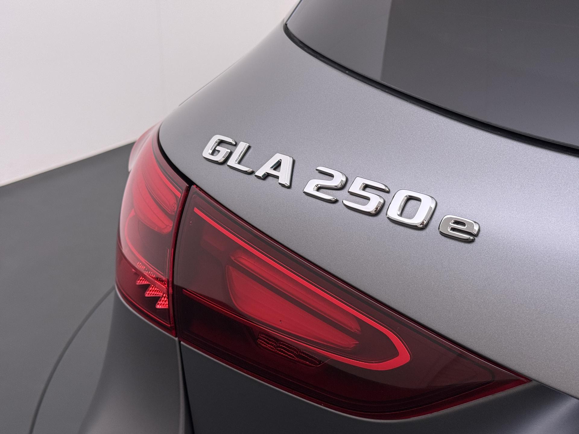 Mercedes-Benz GLA-klasse 250 e Business Solution AMG 19