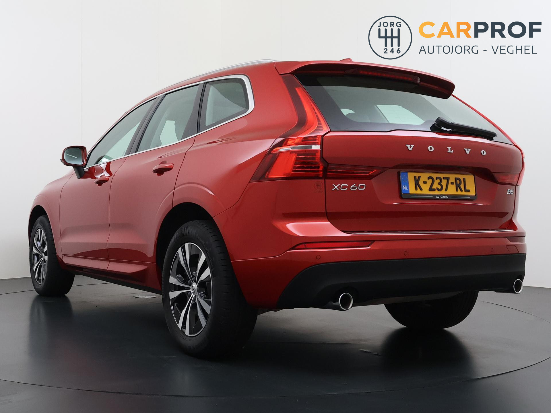 Volvo XC60 2.0 B5 Momentum Exclusive 1