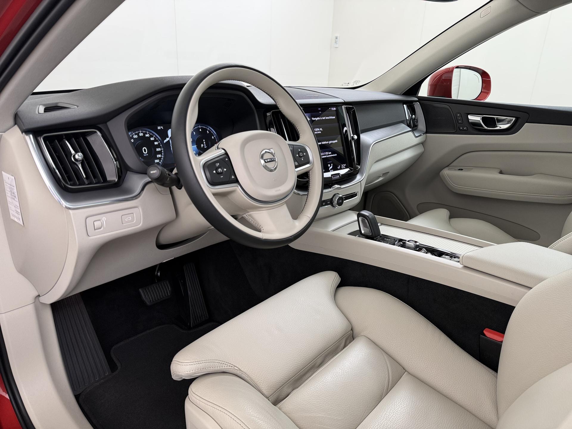 Volvo XC60 2.0 B5 Momentum Exclusive 11