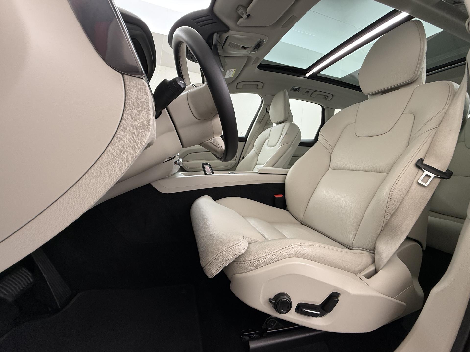 Volvo XC60 2.0 B5 Momentum Exclusive 12