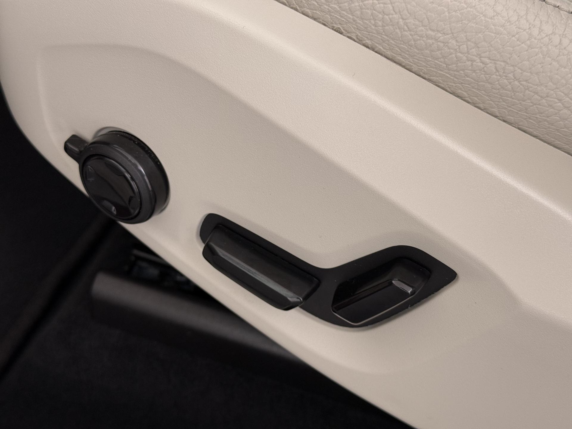 Volvo XC60 2.0 B5 Momentum Exclusive 13
