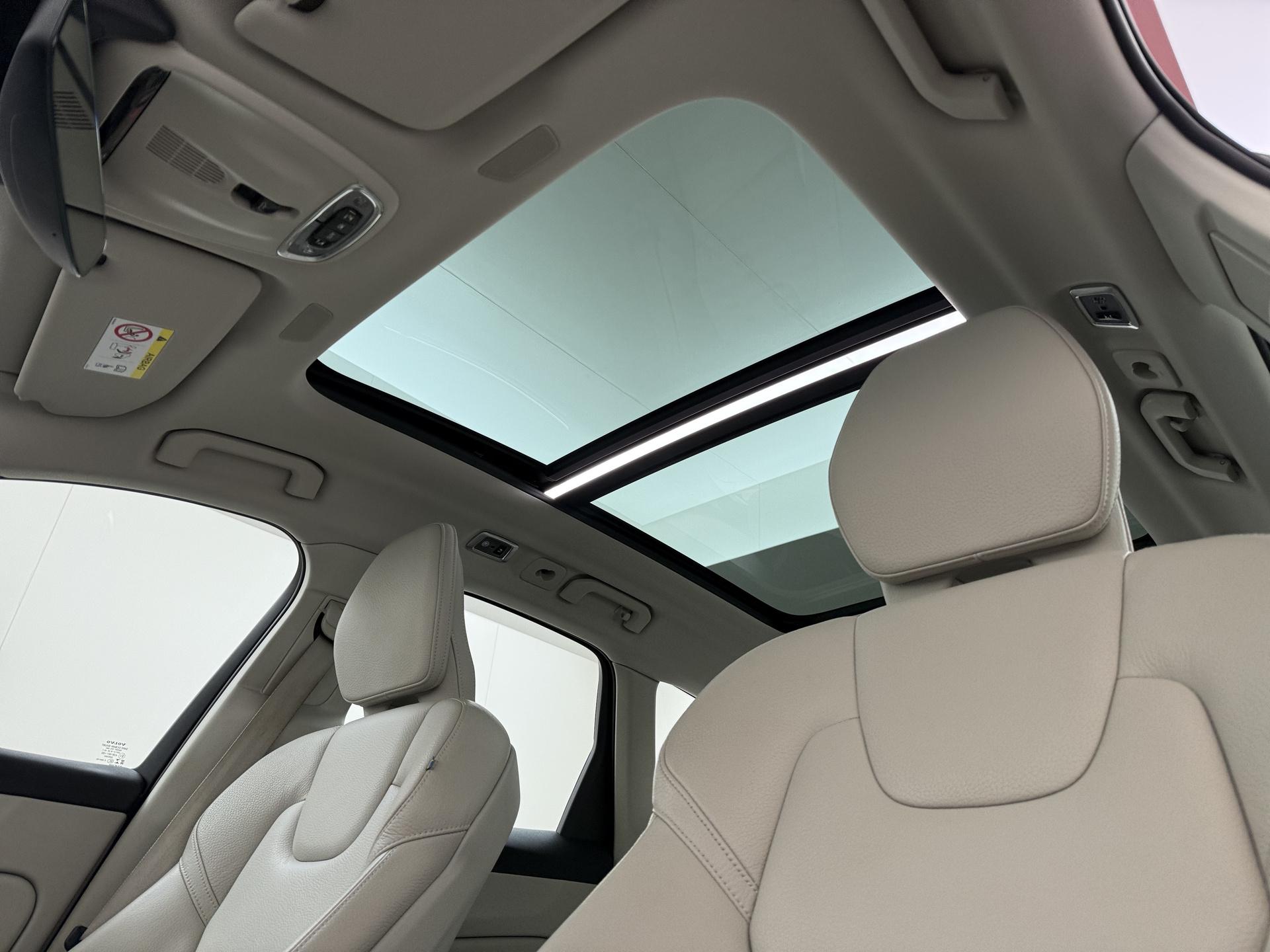 Volvo XC60 2.0 B5 Momentum Exclusive 14
