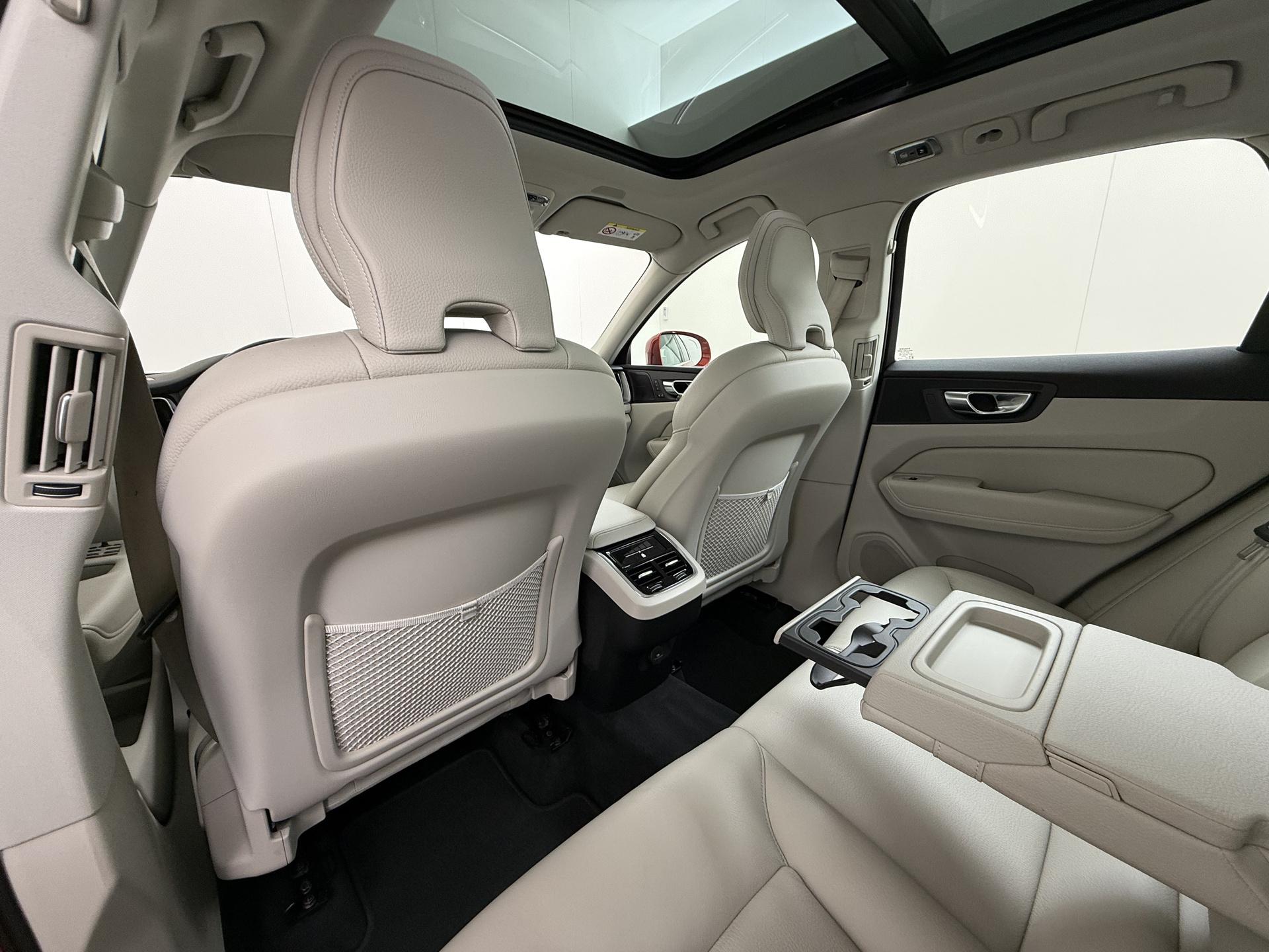 Volvo XC60 2.0 B5 Momentum Exclusive 15