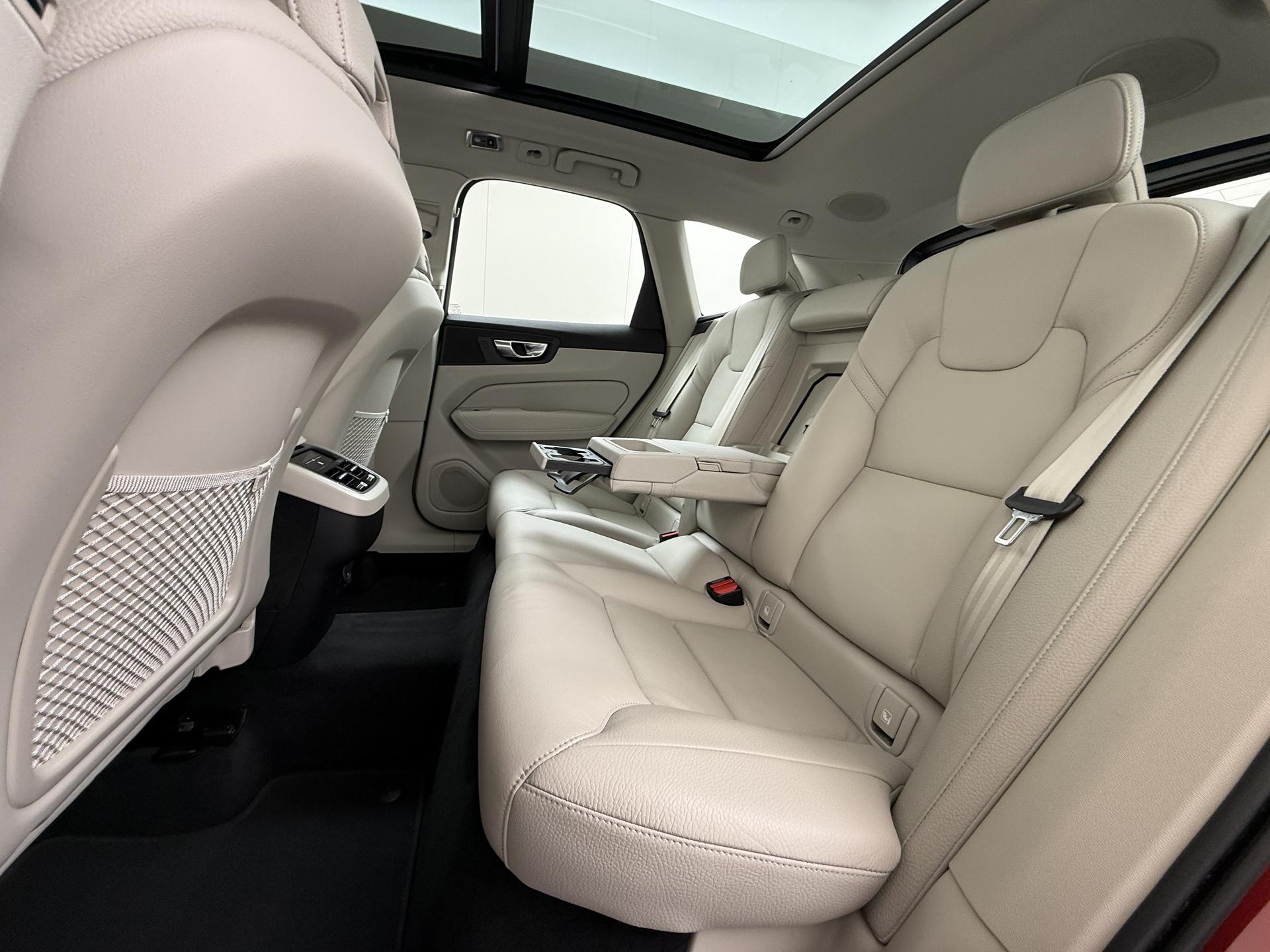 Volvo XC60 2.0 B5 Momentum Exclusive 16