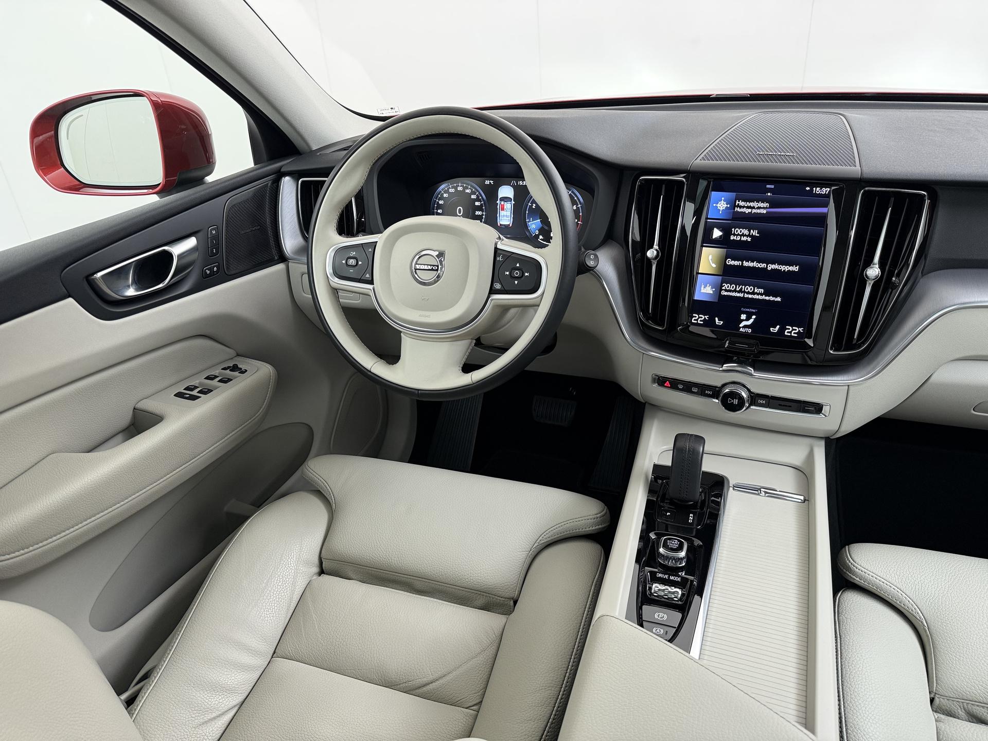 Volvo XC60 2.0 B5 Momentum Exclusive 19