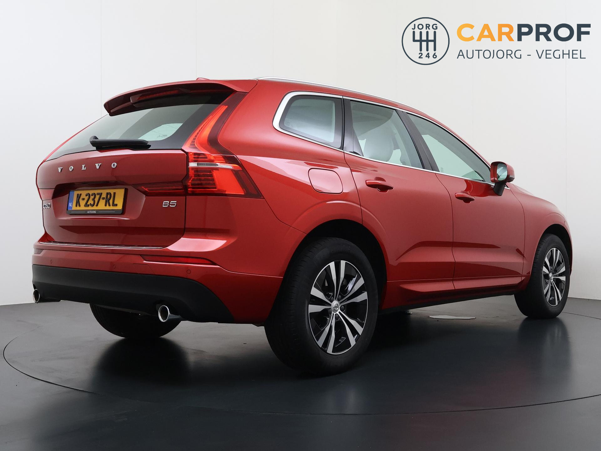 Volvo XC60 2.0 B5 Momentum Exclusive 2