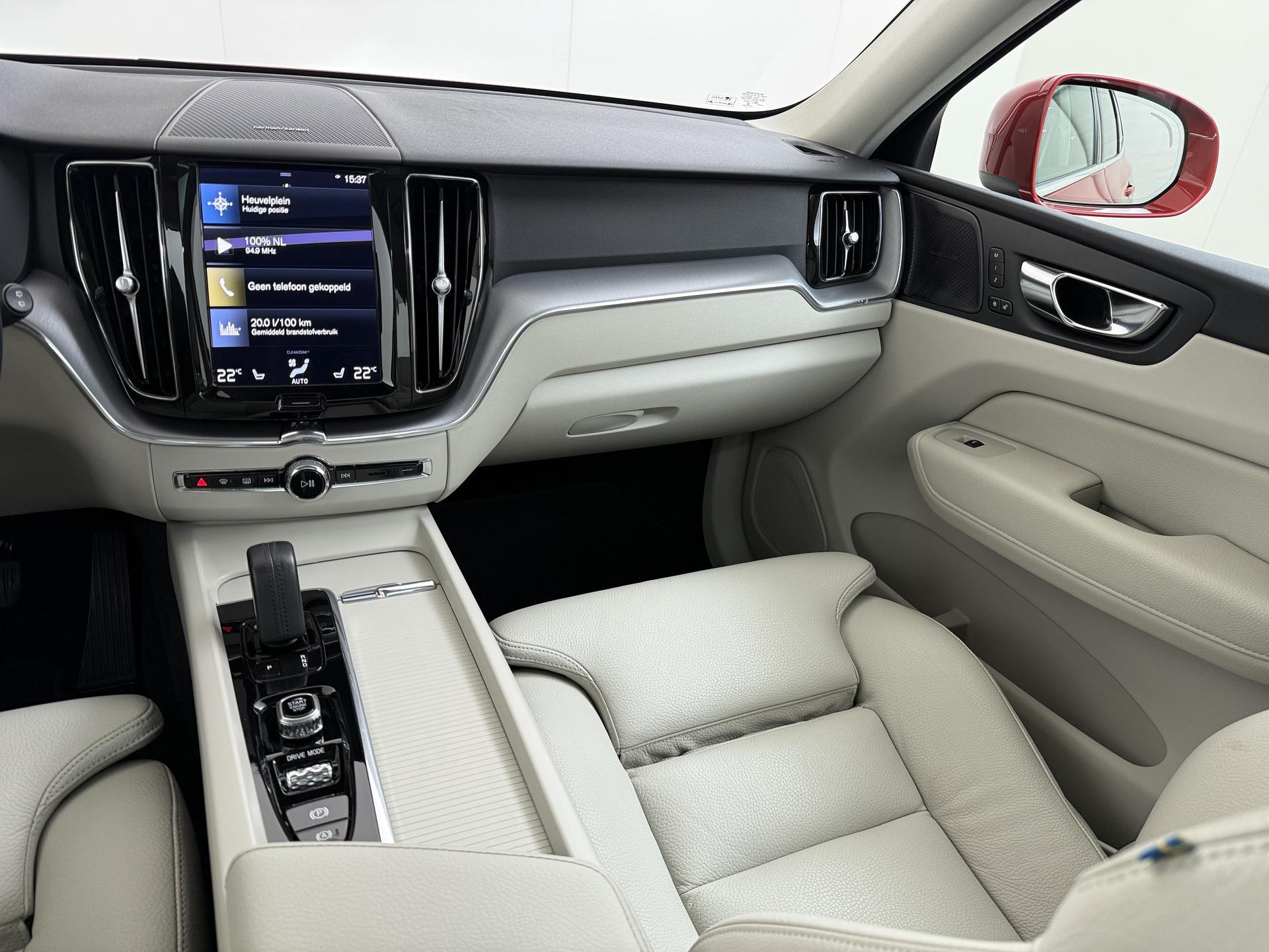 Volvo XC60 2.0 B5 Momentum Exclusive 20