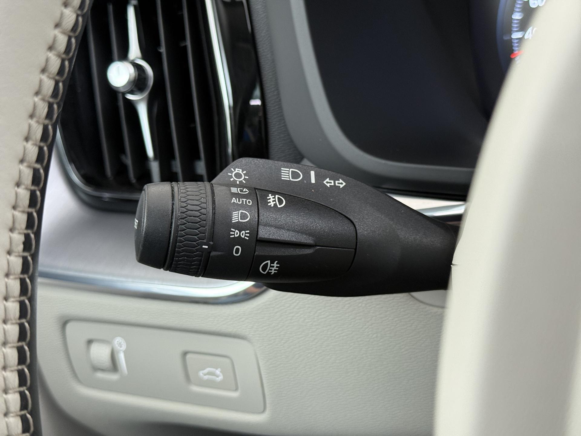 Volvo XC60 2.0 B5 Momentum Exclusive 21