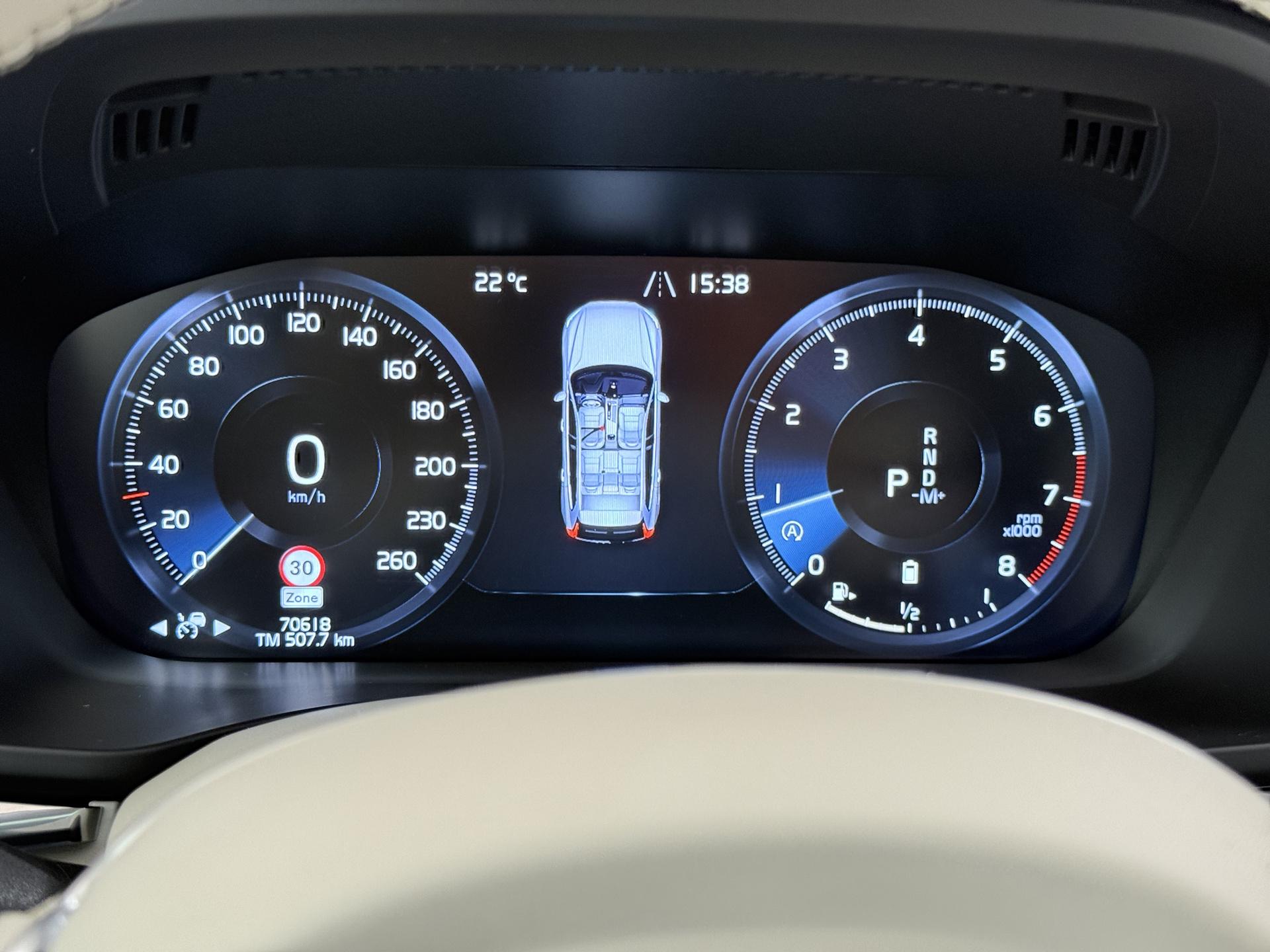 Volvo XC60 2.0 B5 Momentum Exclusive 25