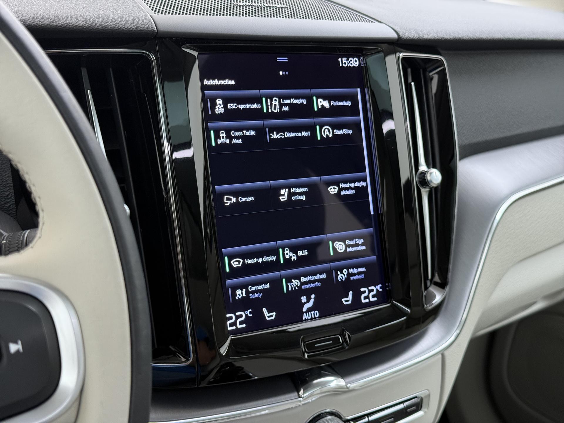 Volvo XC60 2.0 B5 Momentum Exclusive 27