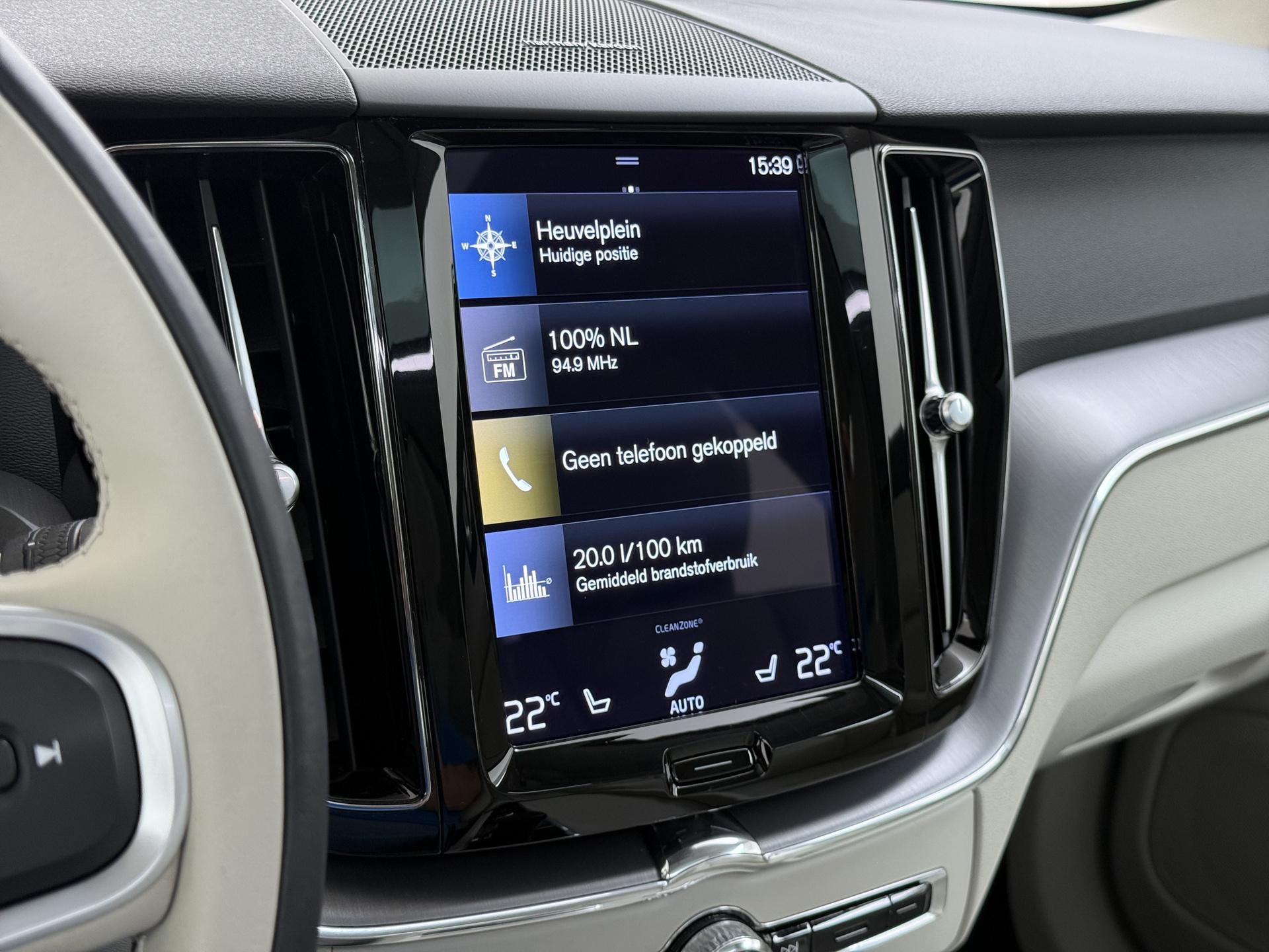 Volvo XC60 2.0 B5 Momentum Exclusive 28