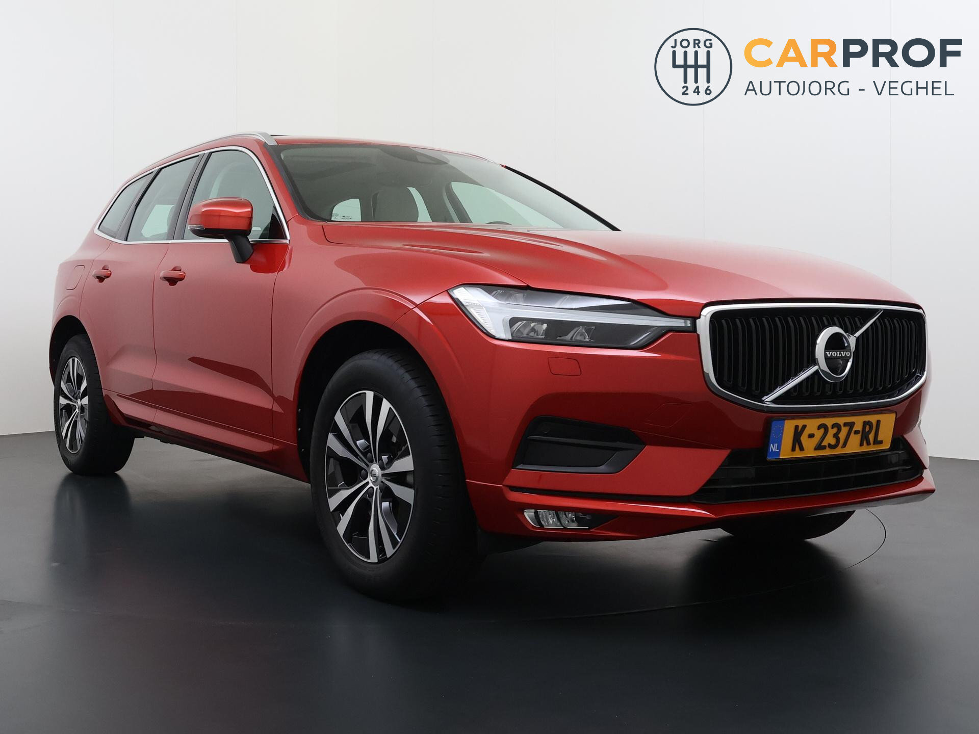 Volvo XC60 2.0 B5 Momentum Exclusive 3