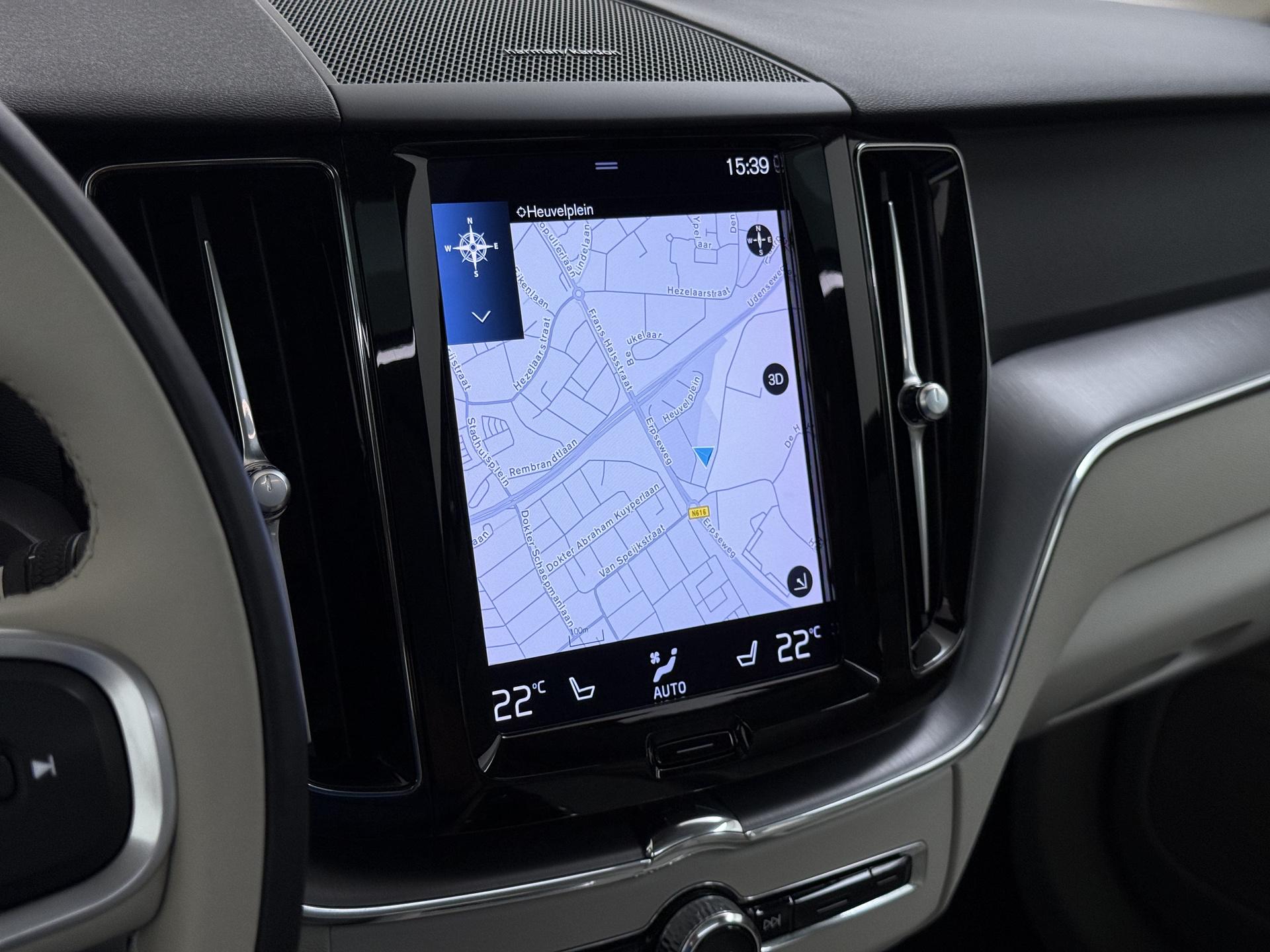 Volvo XC60 2.0 B5 Momentum Exclusive 30