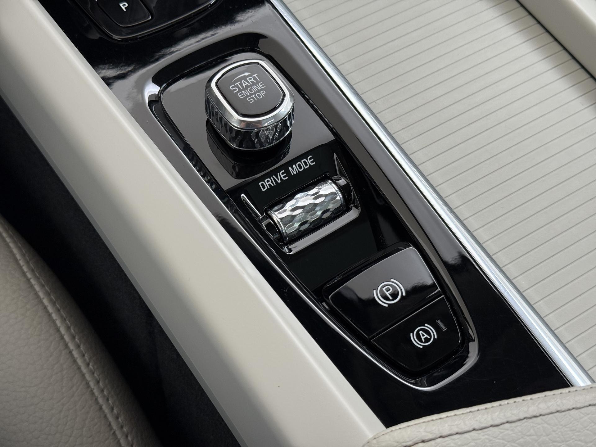 Volvo XC60 2.0 B5 Momentum Exclusive 36