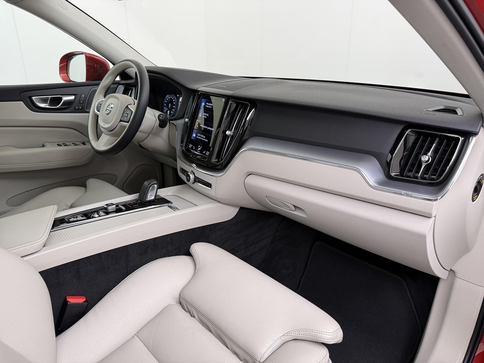 Volvo XC60 2.0 B5 Momentum Exclusive 37