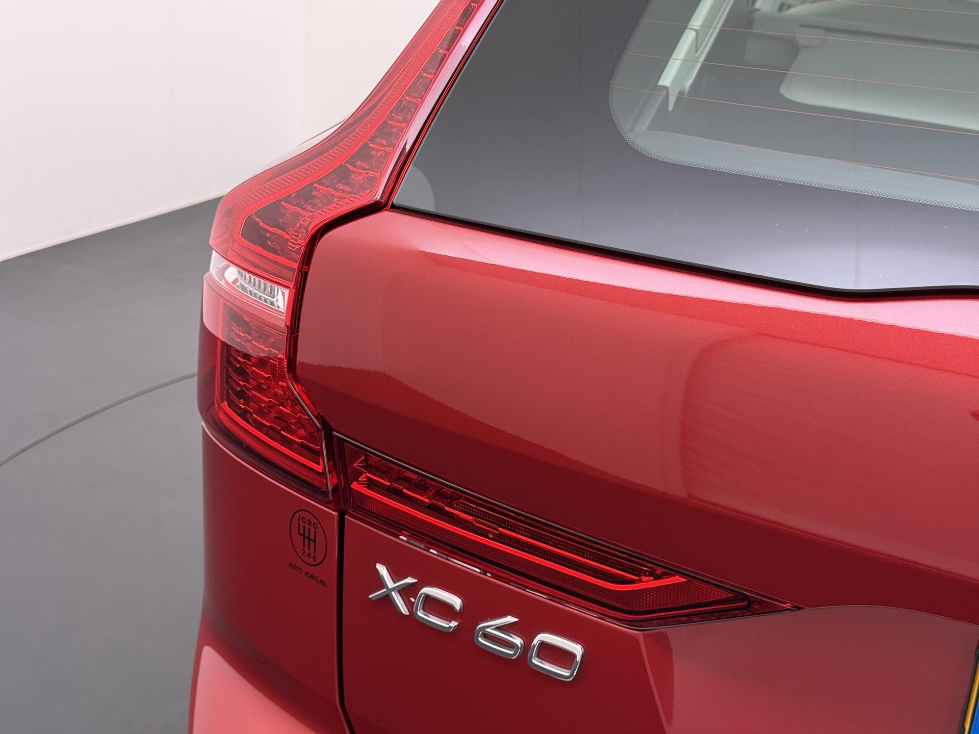 Volvo XC60 2.0 B5 Momentum Exclusive 4