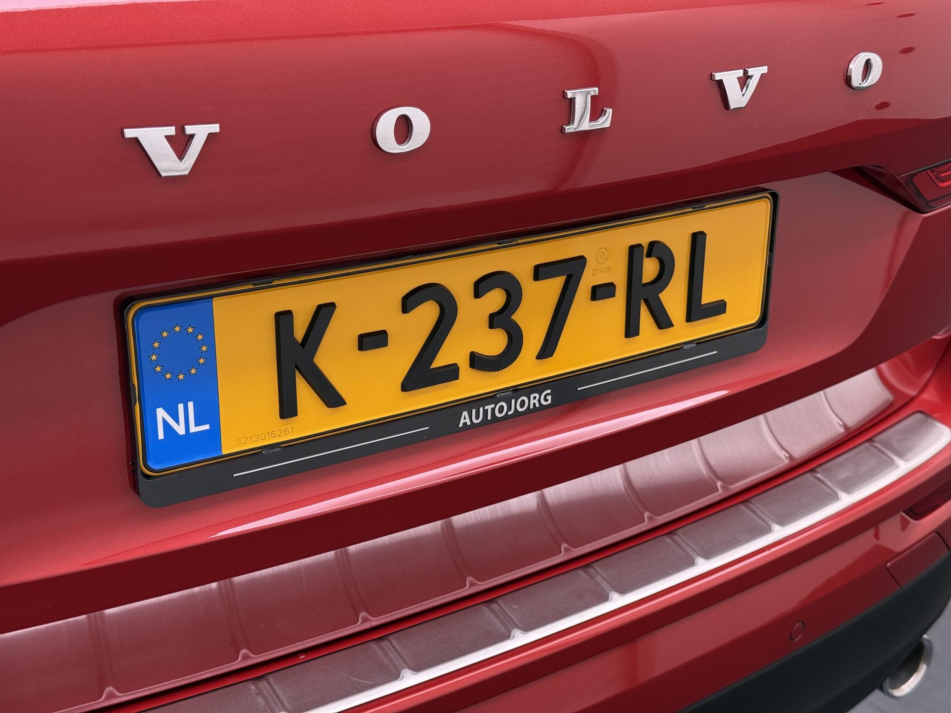 Volvo XC60 2.0 B5 Momentum Exclusive 5