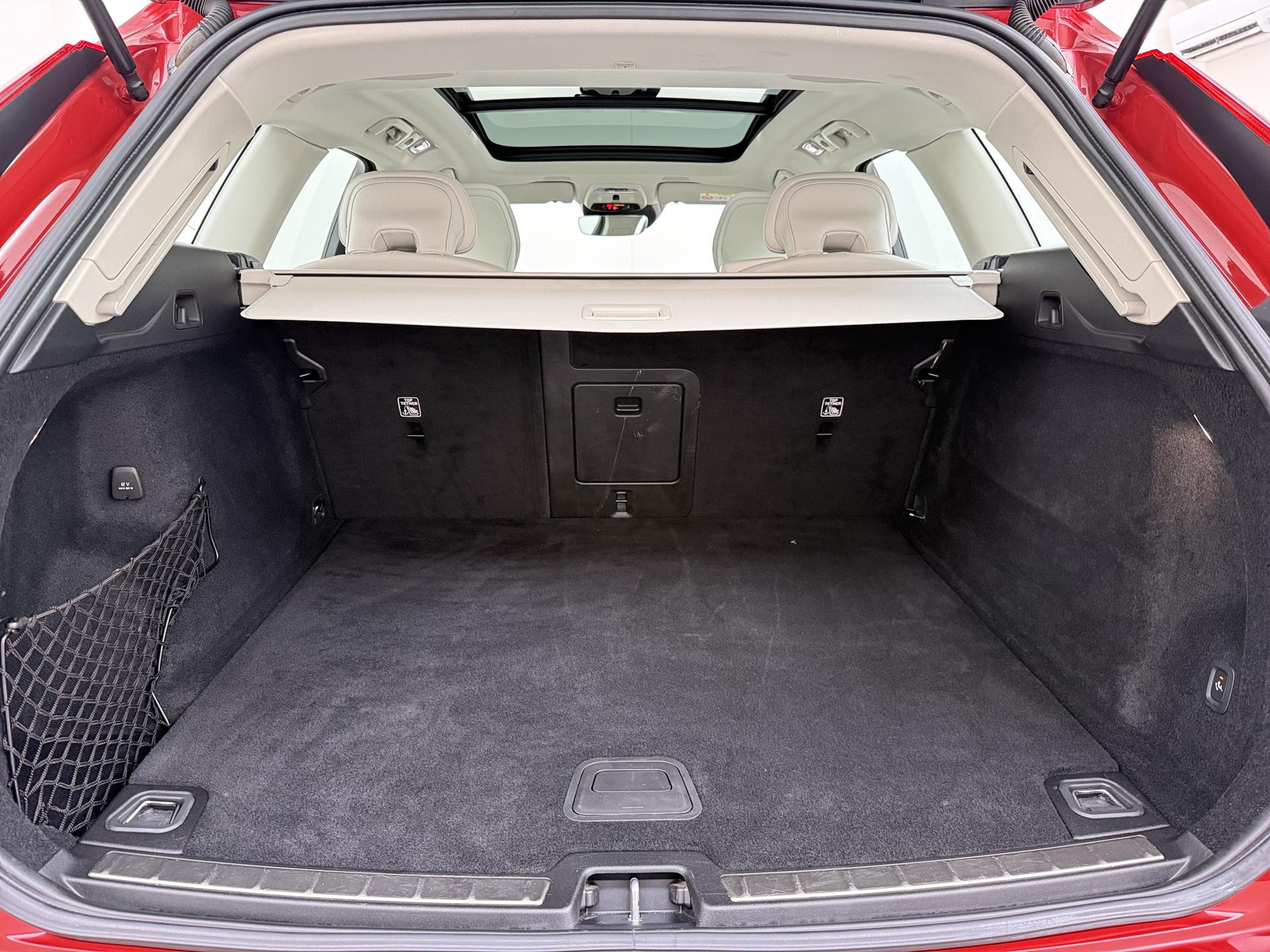 Volvo XC60 2.0 B5 Momentum Exclusive 6