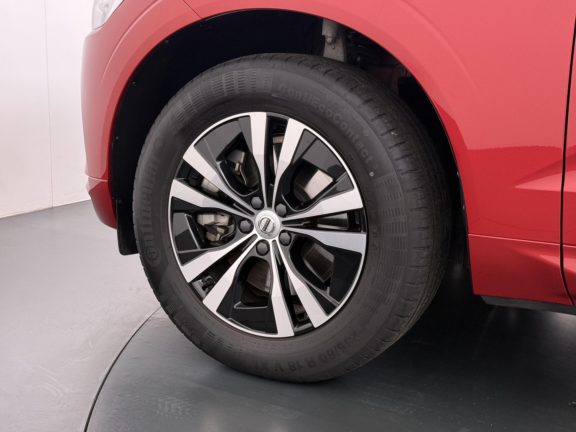 Volvo XC60 2.0 B5 Momentum Exclusive 7