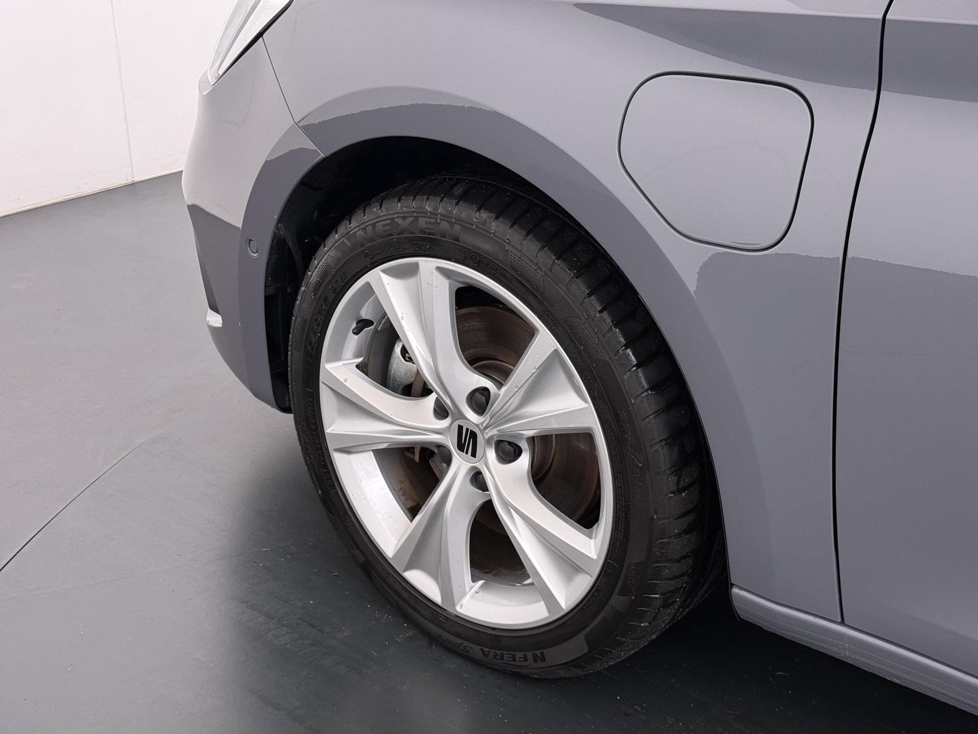SEAT Leon 1.4 TSI eHybrid PHEV FR Business Intense 7