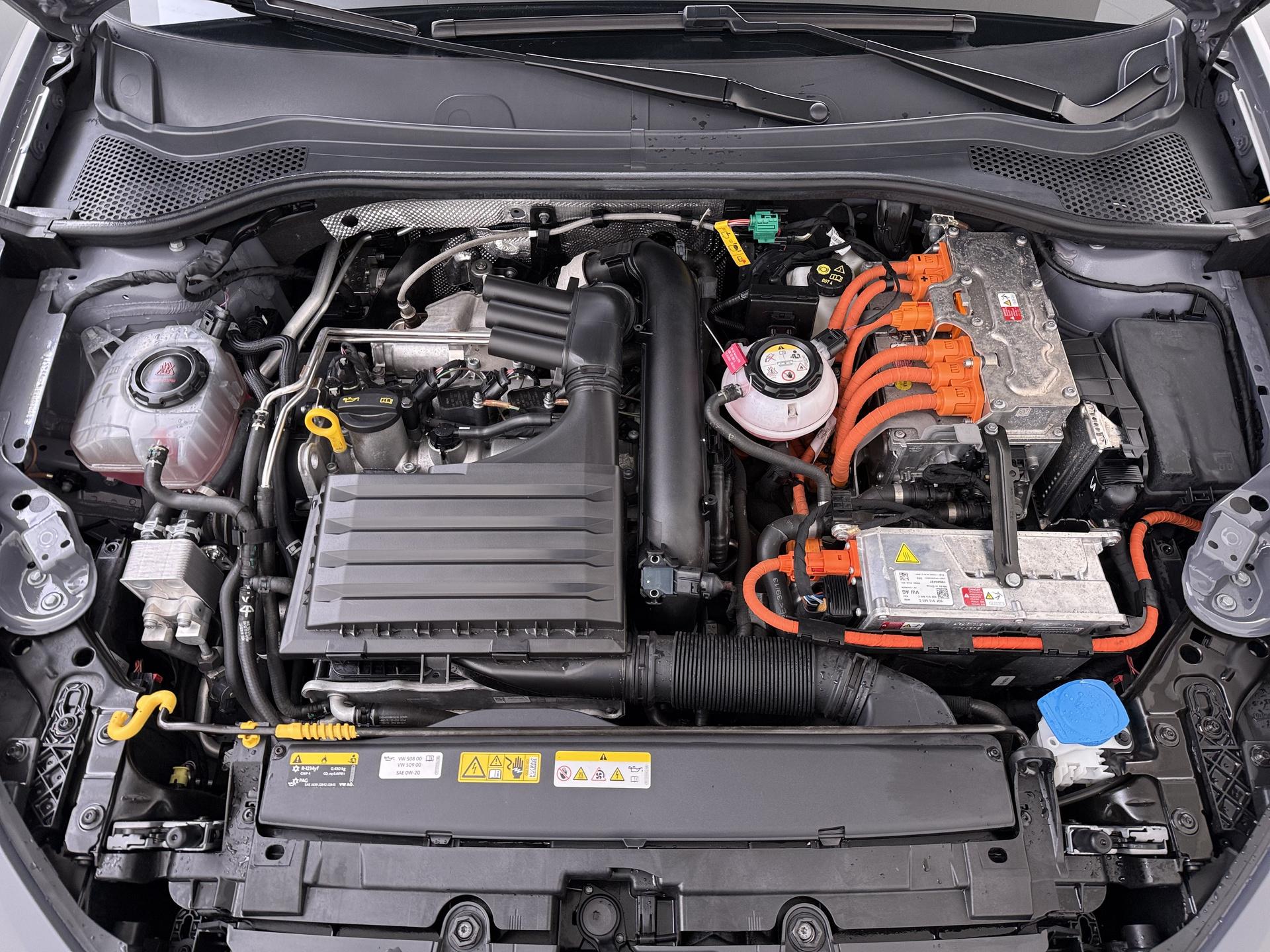 SEAT Leon 1.4 TSI eHybrid PHEV FR Business Intense 9