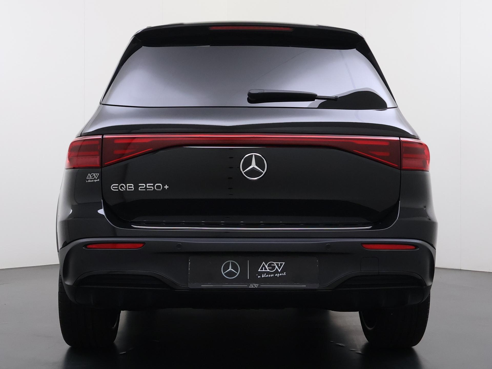 Mercedes-Benz EQB 250+ AMG Line 71 kWh 6