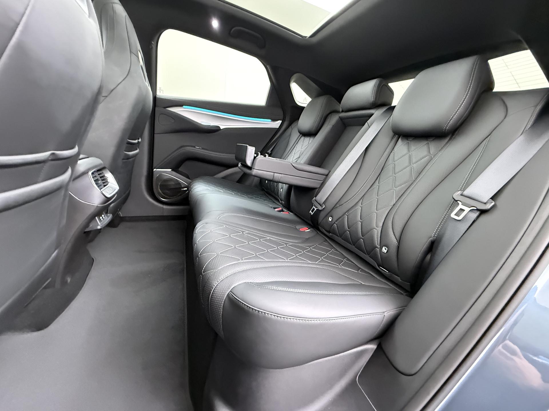 BYD SEALION 7 Excellence AWD 91.3 kWh 15