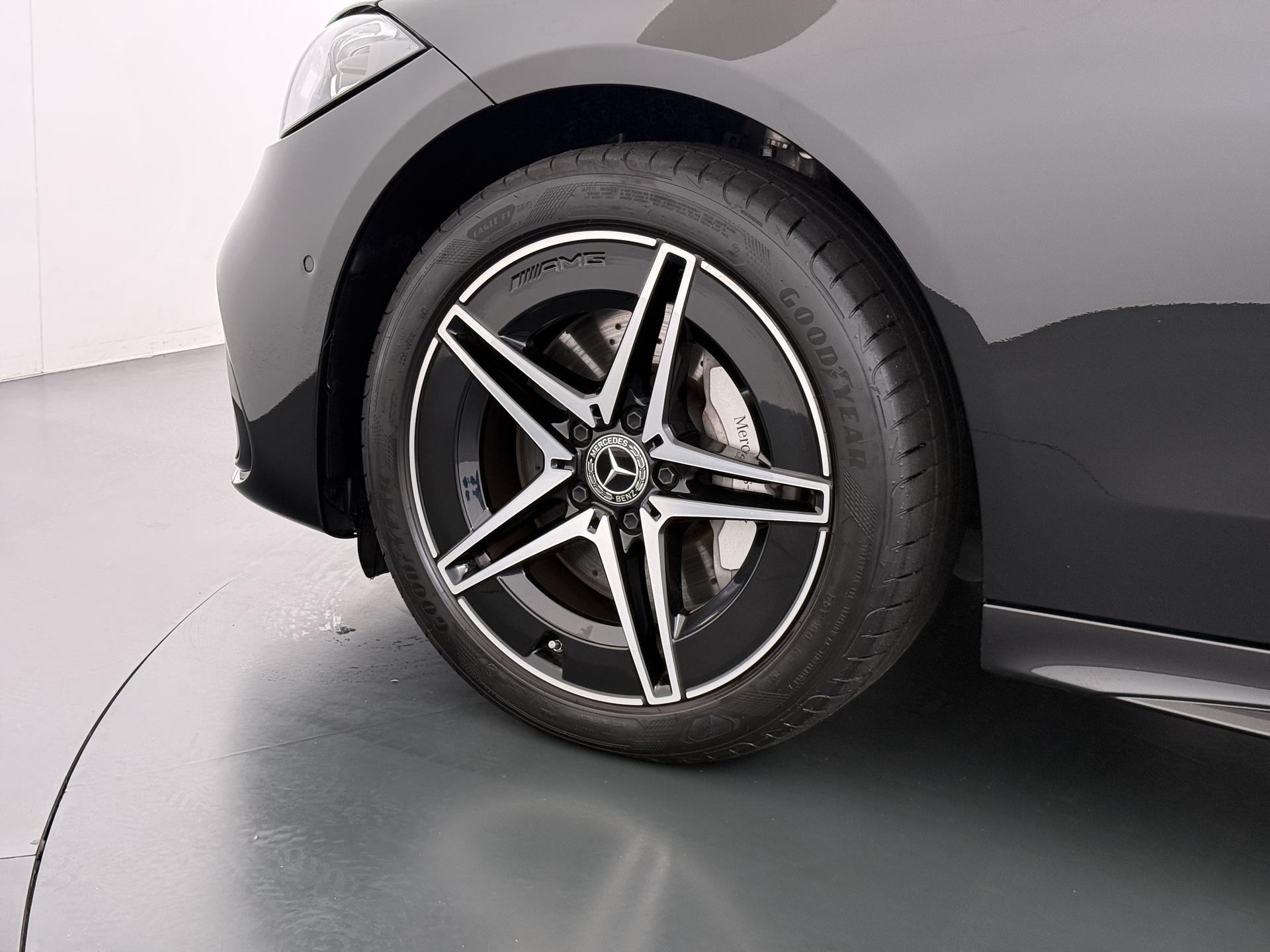Mercedes-Benz C-klasse Estate 300 e Business Solution AMG 18
