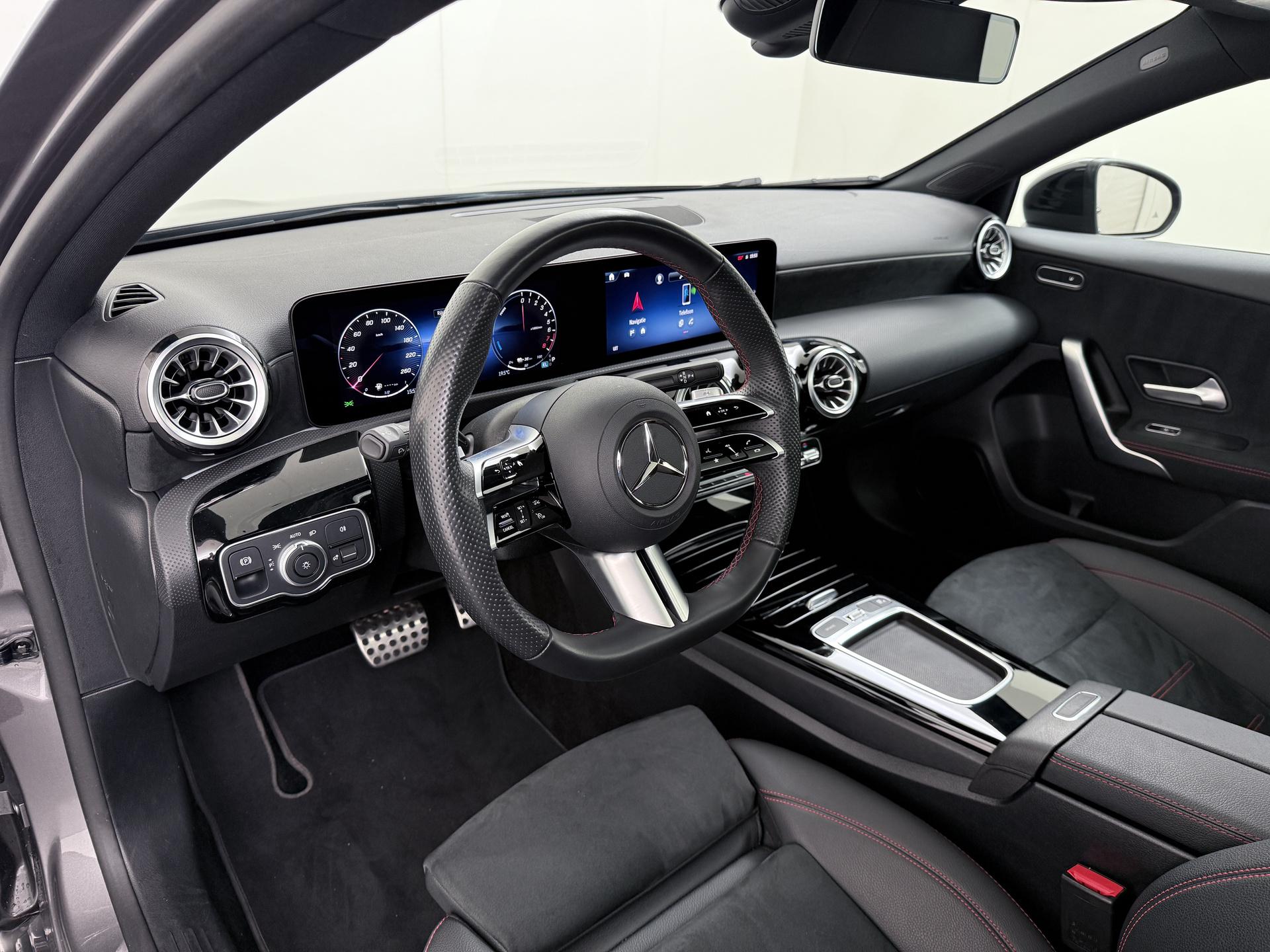 Mercedes-Benz A-klasse 250 e AMG Line 13