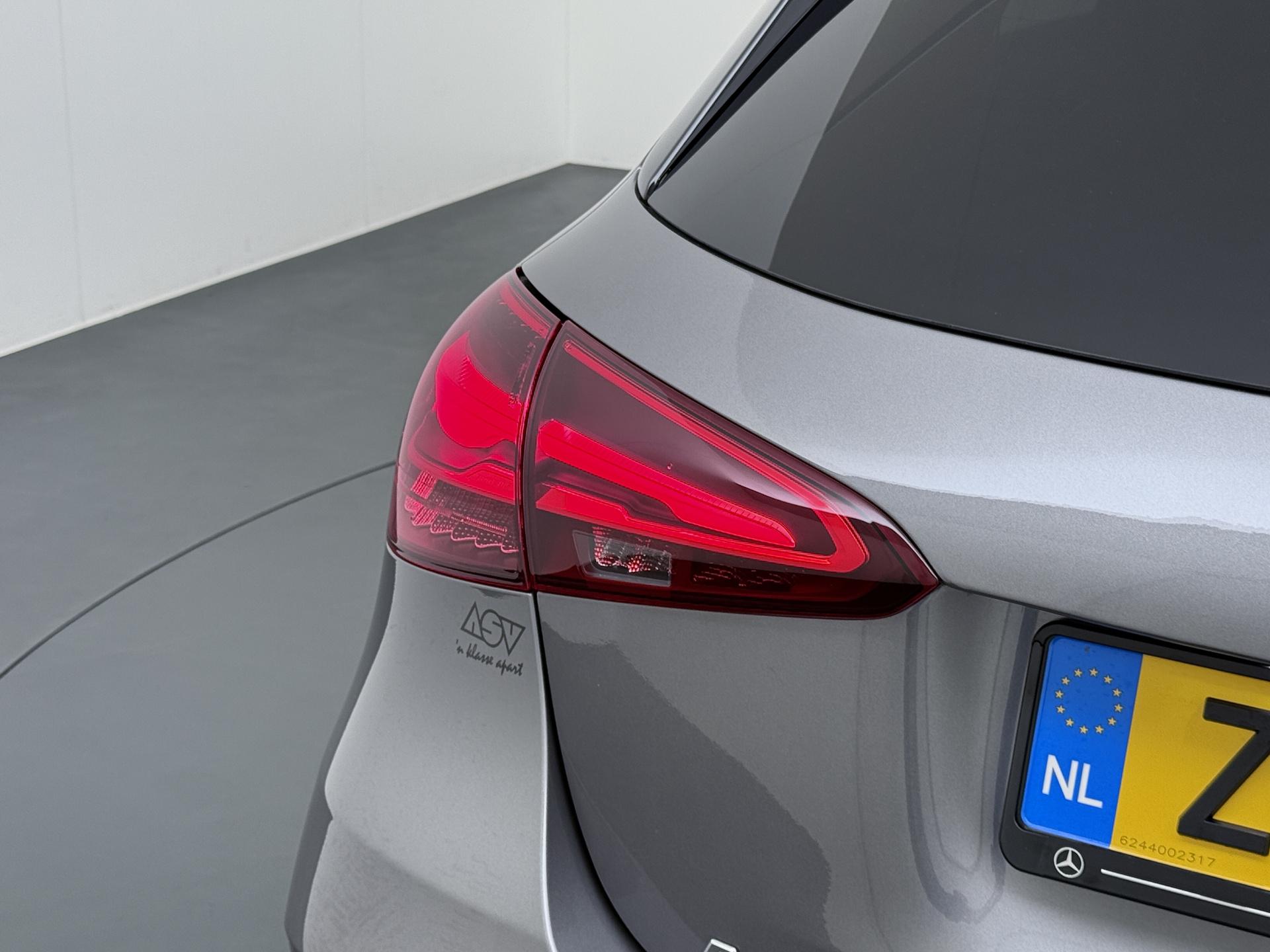 Mercedes-Benz A-klasse 250 e AMG Line 15