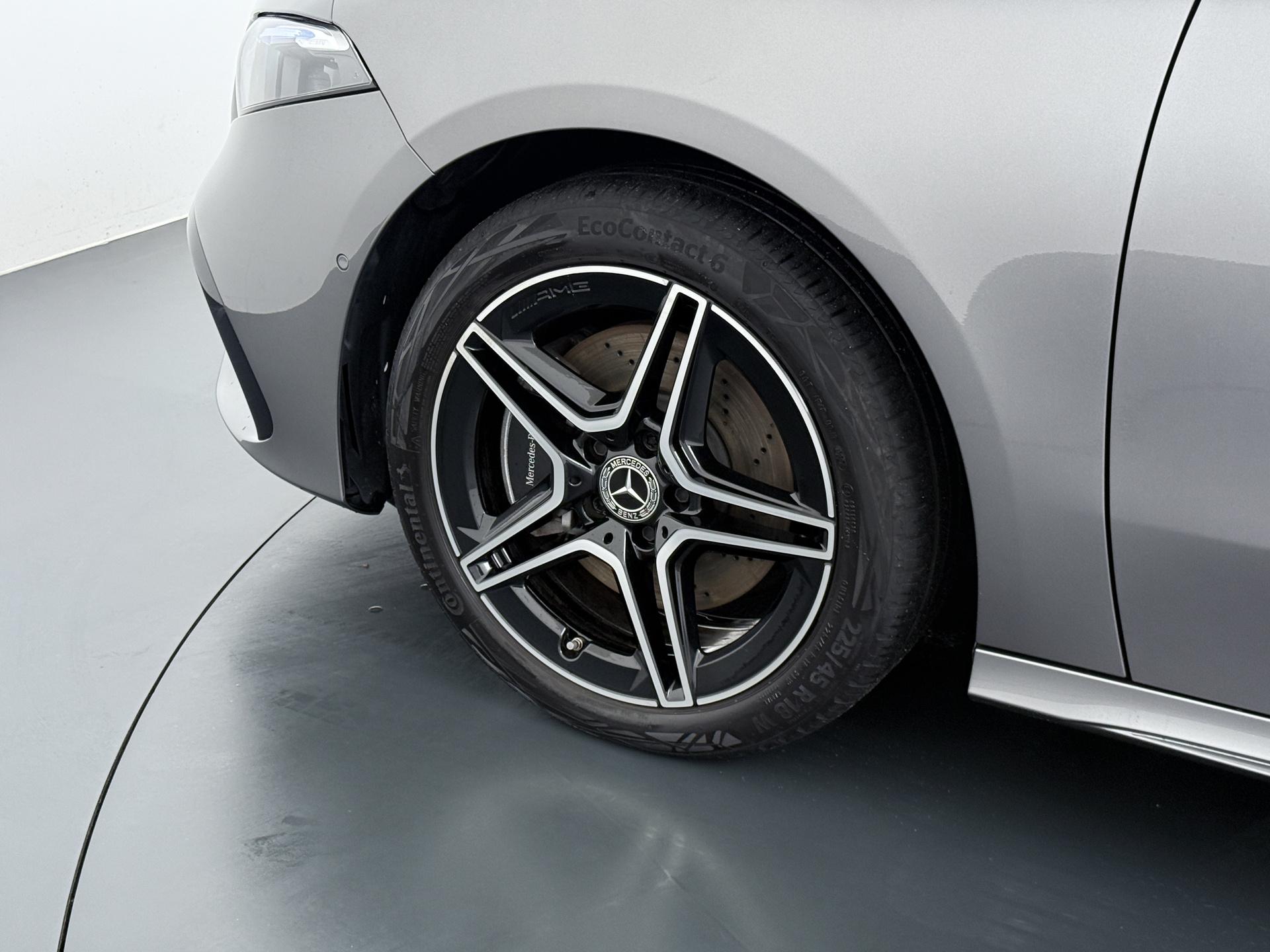Mercedes-Benz A-klasse 250 e AMG Line 19