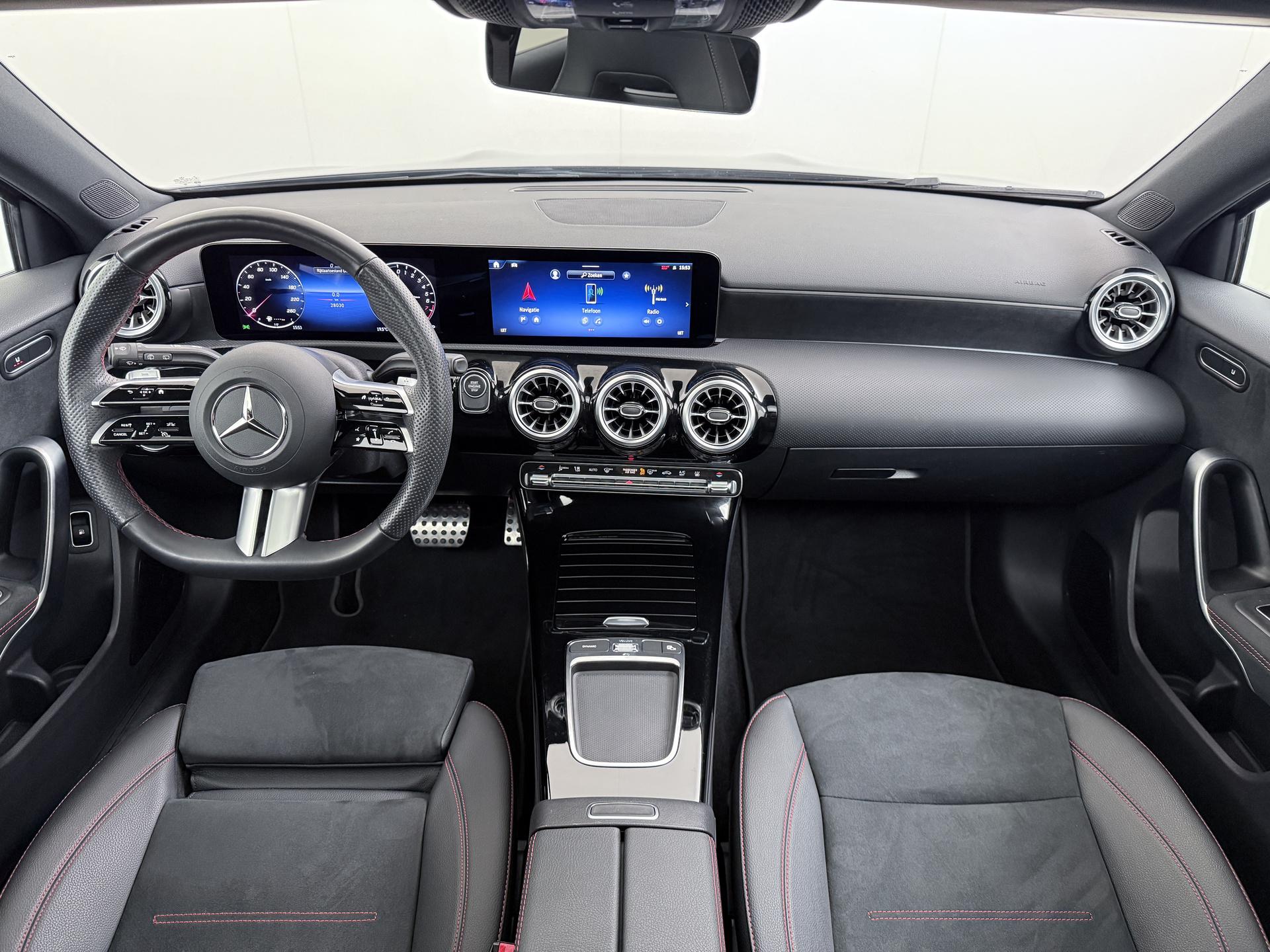 Mercedes-Benz A-klasse 250 e AMG Line 26