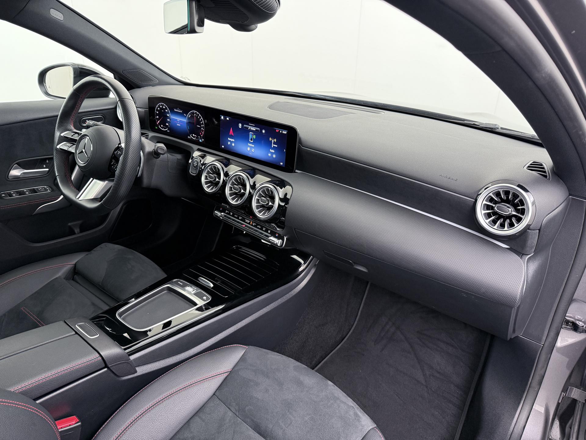 Mercedes-Benz A-klasse 250 e AMG Line 49