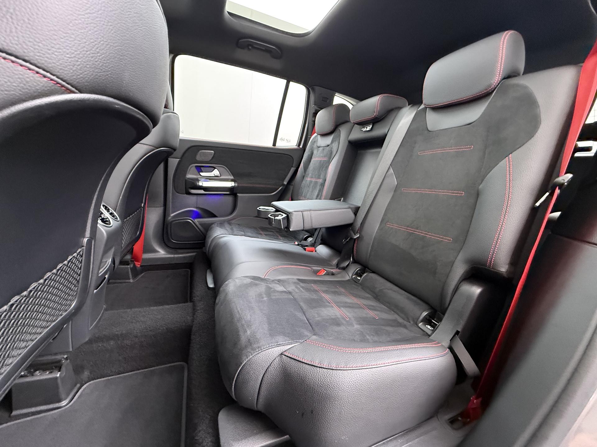 Mercedes-Benz GLB AMG 35 4MATIC 28