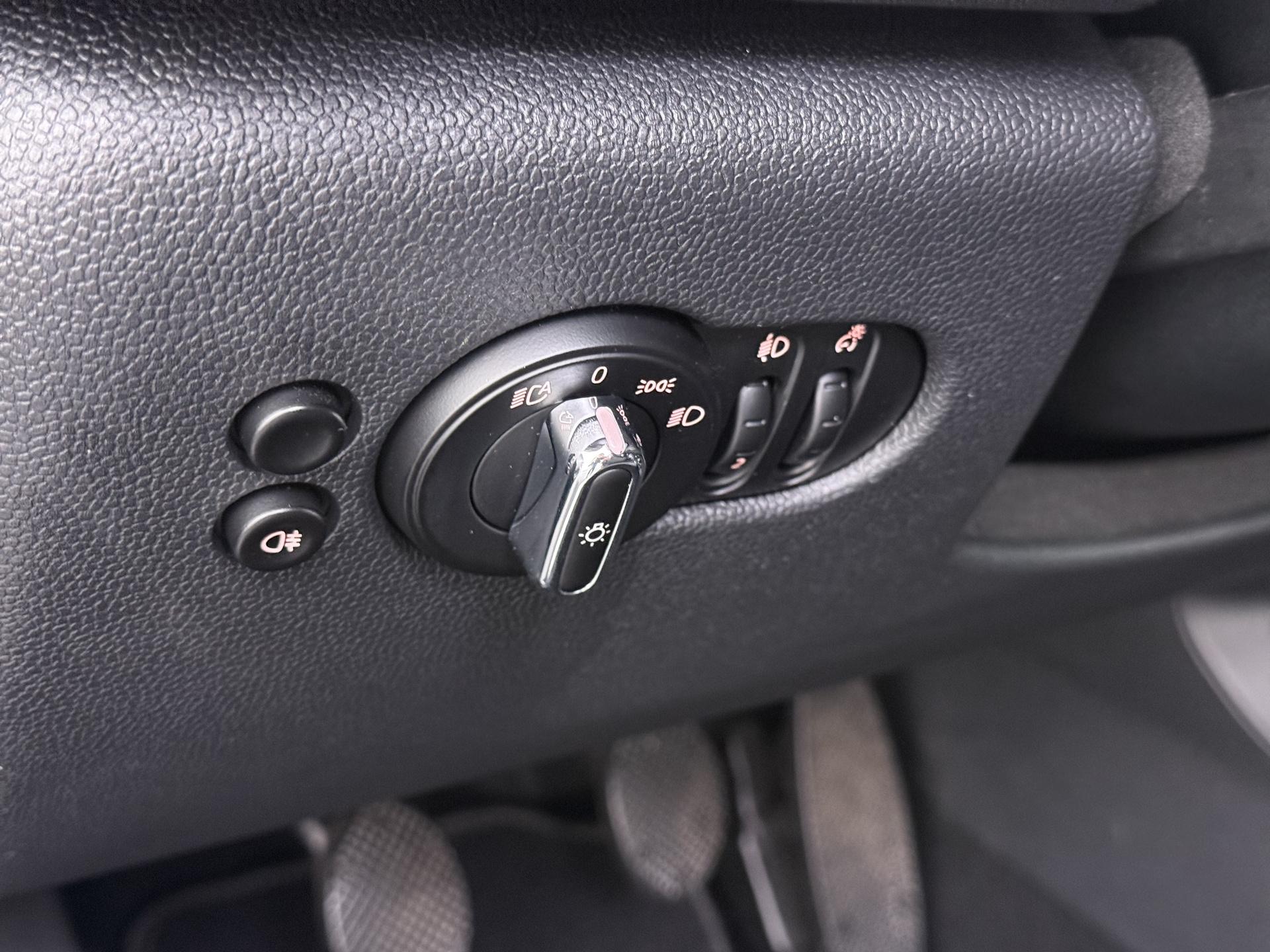 MINI 3-Deurs 1.5 Cooper 18