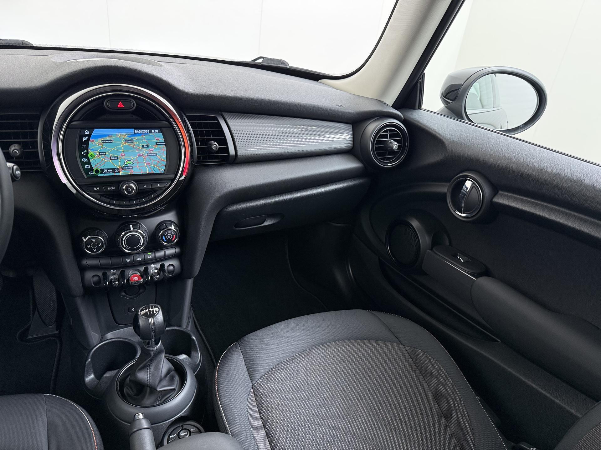 MINI 3-Deurs 1.5 Cooper 21
