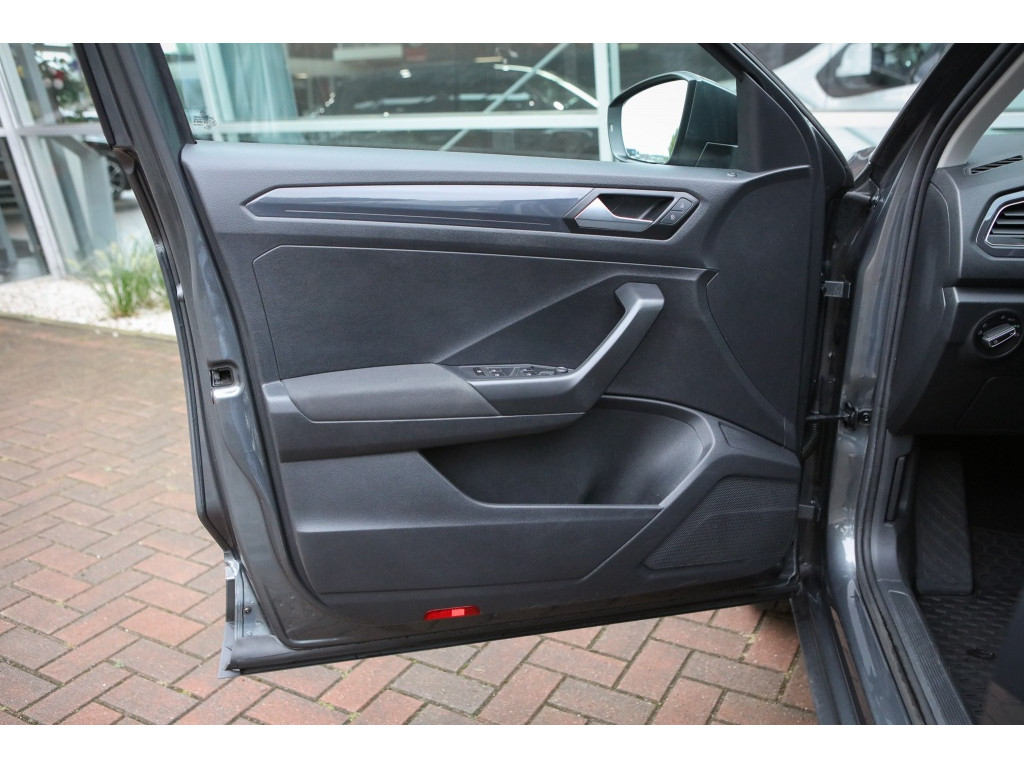 Volkswagen T-Roc 1.5 TSI Sport 3