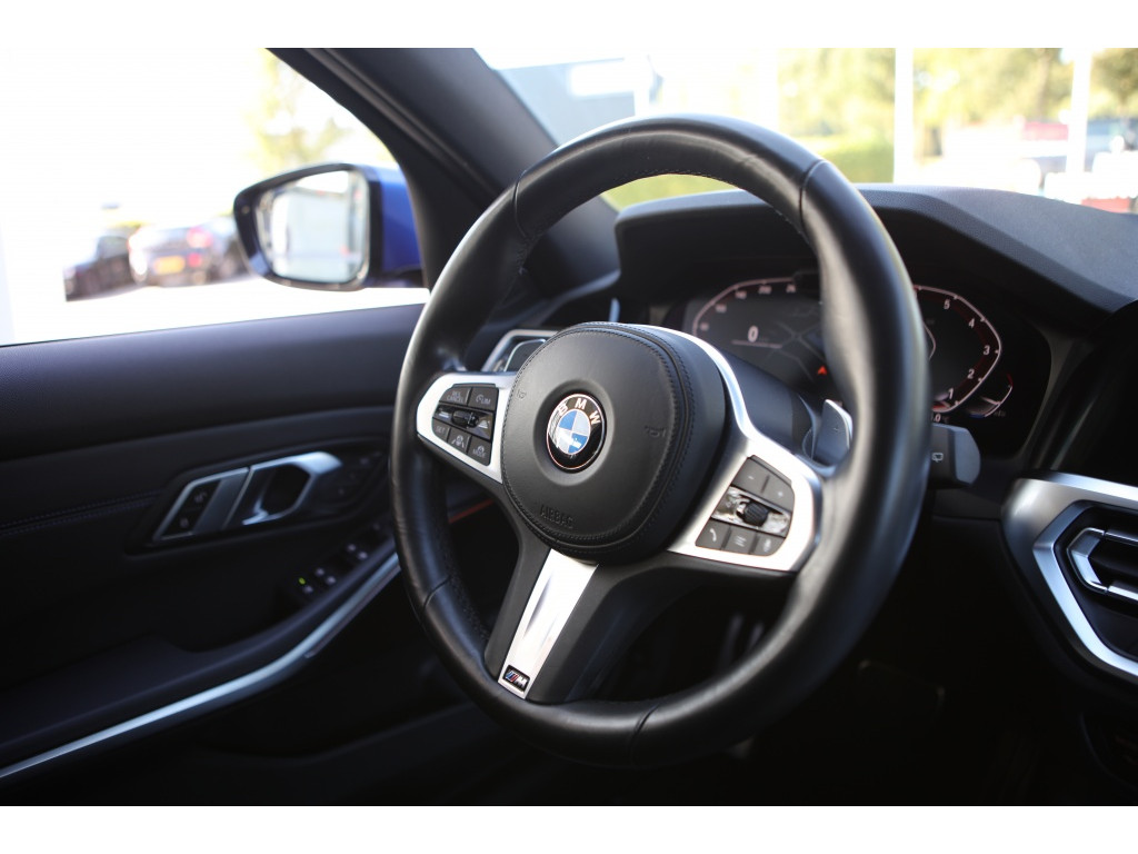 BMW 3 Serie Touring 330i M-Sport 17