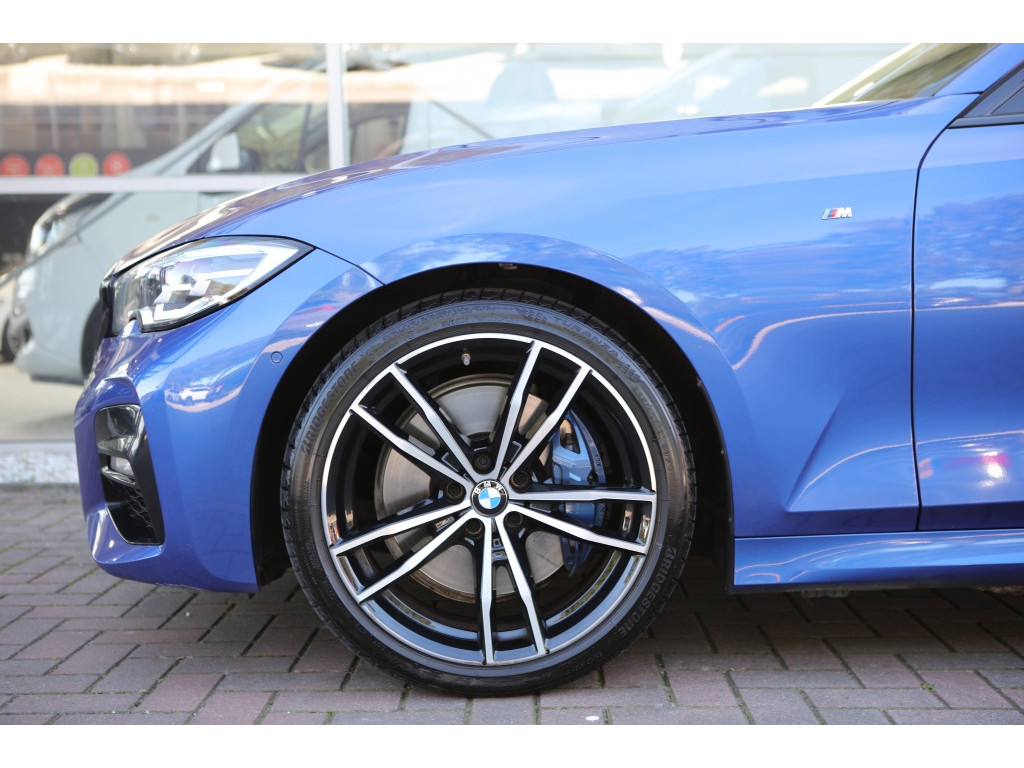 BMW 3 Serie Touring 330i M-Sport 2