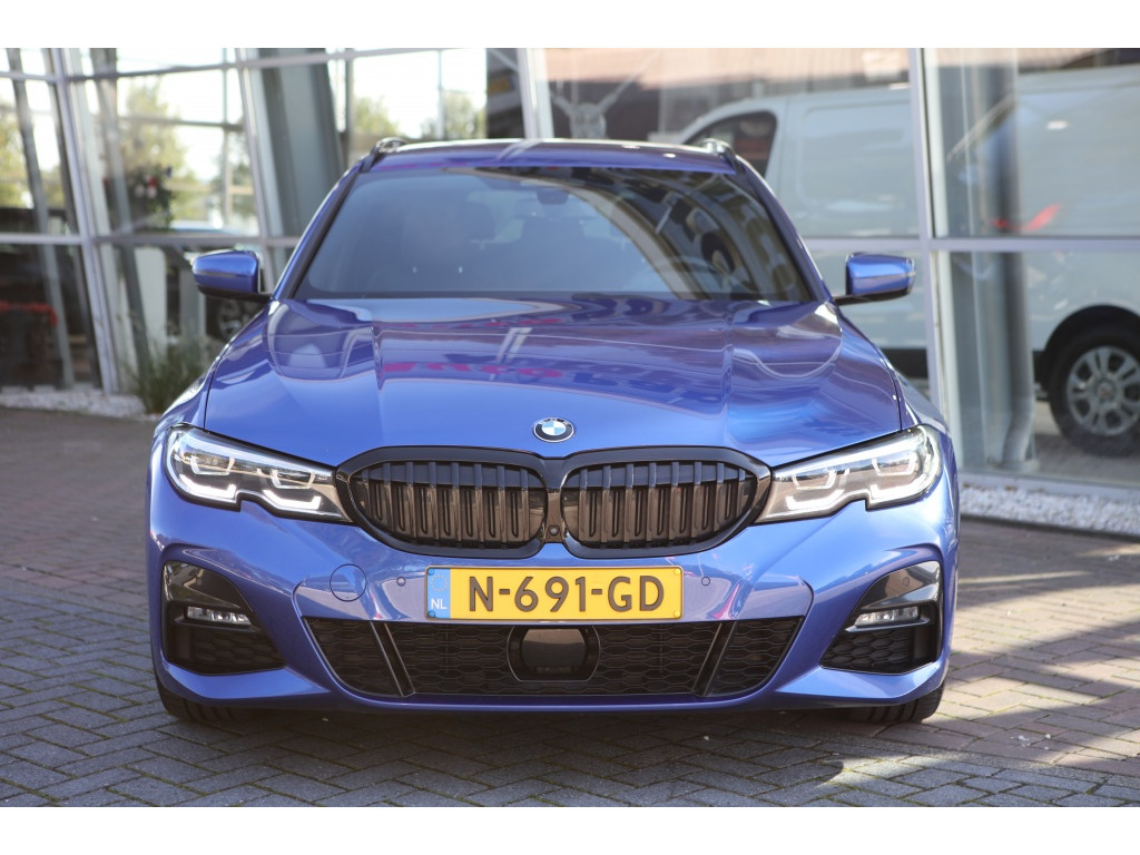 BMW 3 Serie Touring 330i M-Sport 6