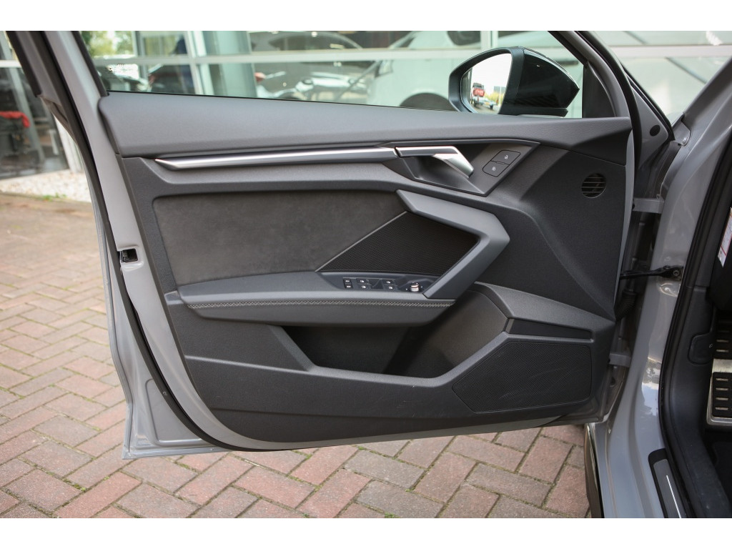 Audi A3 Sportback 2.0 TFSI S3 | Pano | Milltek | 3