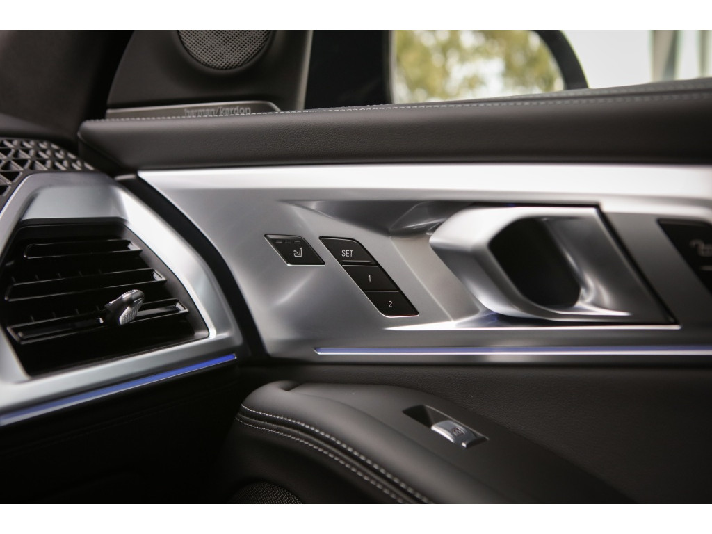 BMW XM PHEV 50e 30 kWh | Massage | Memory | 23