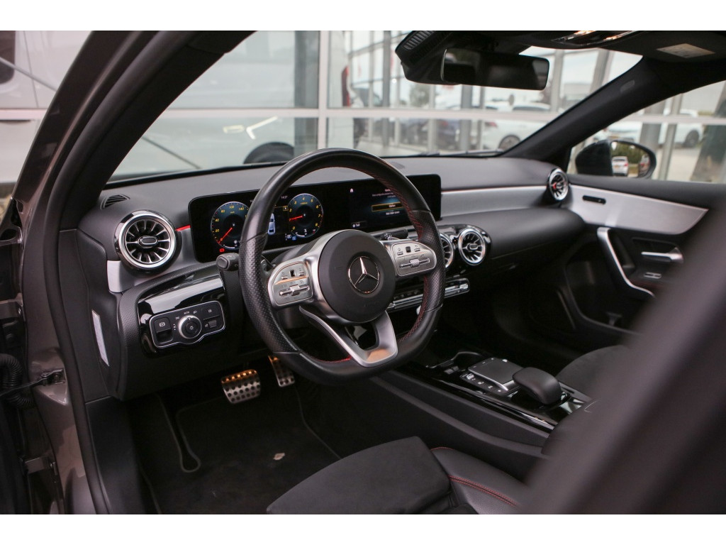 Mercedes-Benz A-Klasse 180 Bns Sol. AMG | Pano | 2