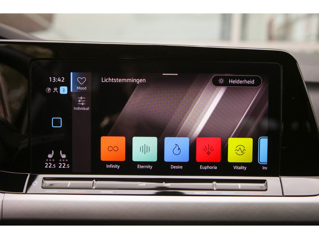 Volkswagen GOLF Variant 1.0 eTSI Life Bns | Navi | Sfeerverlichting | Automaat | 10