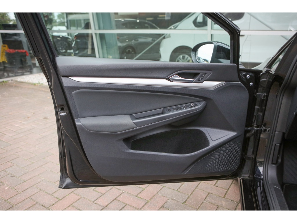 Volkswagen GOLF Variant 1.0 eTSI Life Bns | Navi | Sfeerverlichting | Automaat | 3