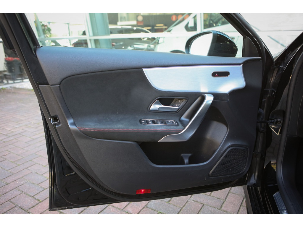 Mercedes-Benz A-Klasse 180 Bns Solution AMG 11