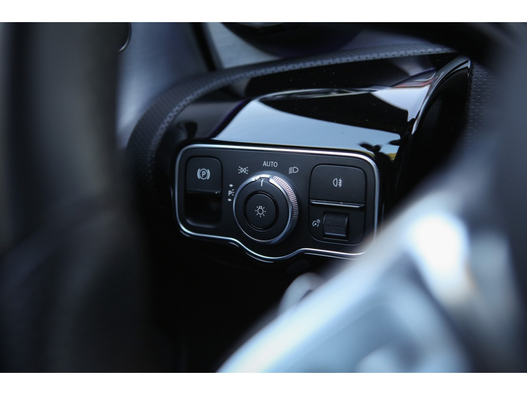 Mercedes-Benz A-Klasse 180 Bns Solution AMG 24