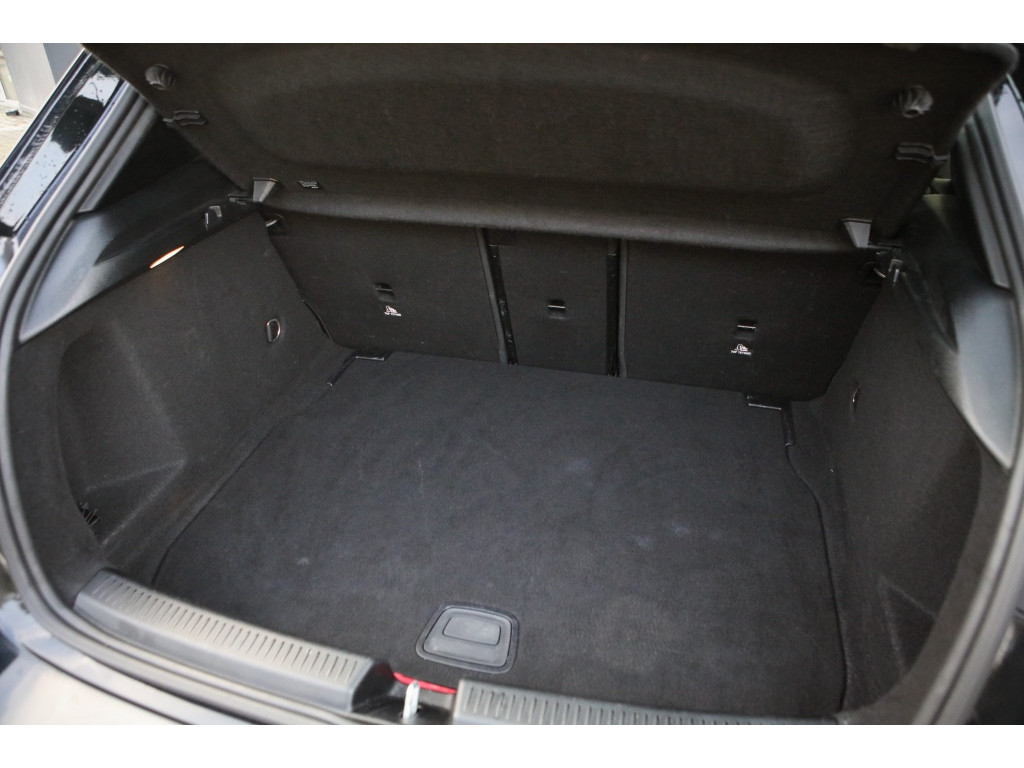 Mercedes-Benz A200 AMG -Line | sfeerverlichting | 24
