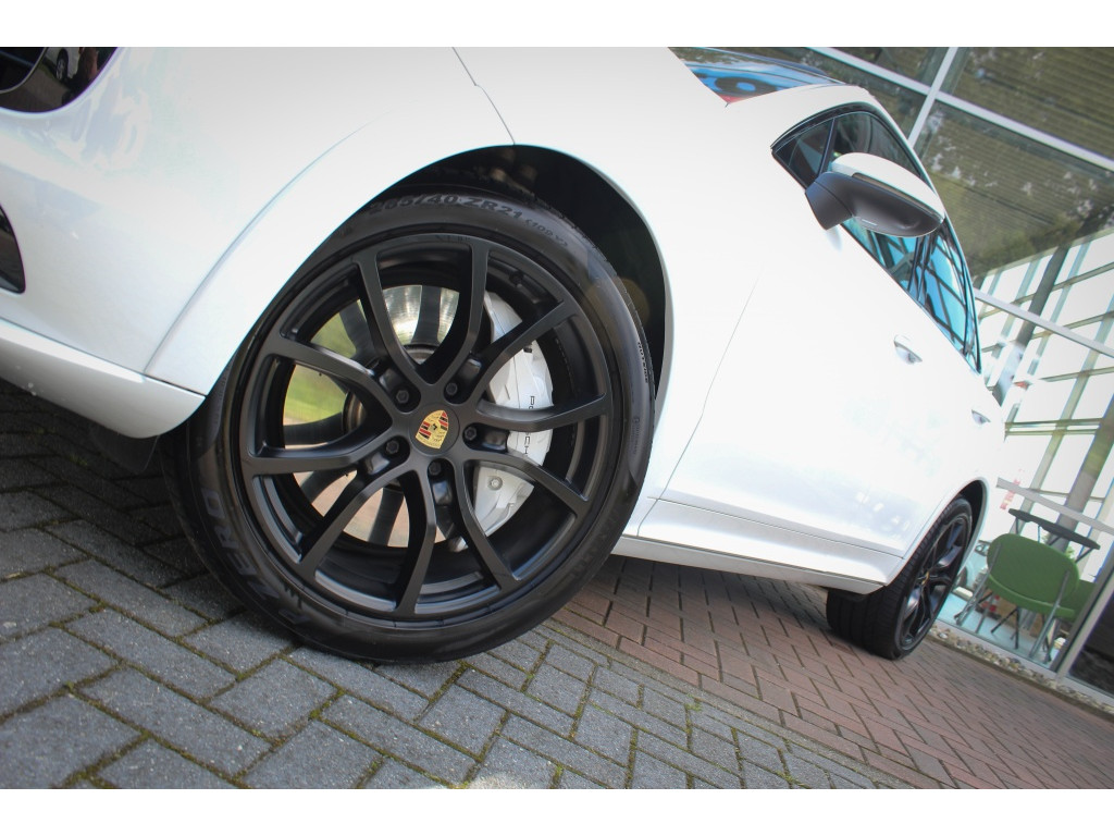 Porsche Cayenne 3.0 E-Hybrid | Sport Chrono | Pano | HUD | Origineel NL Auto! 1